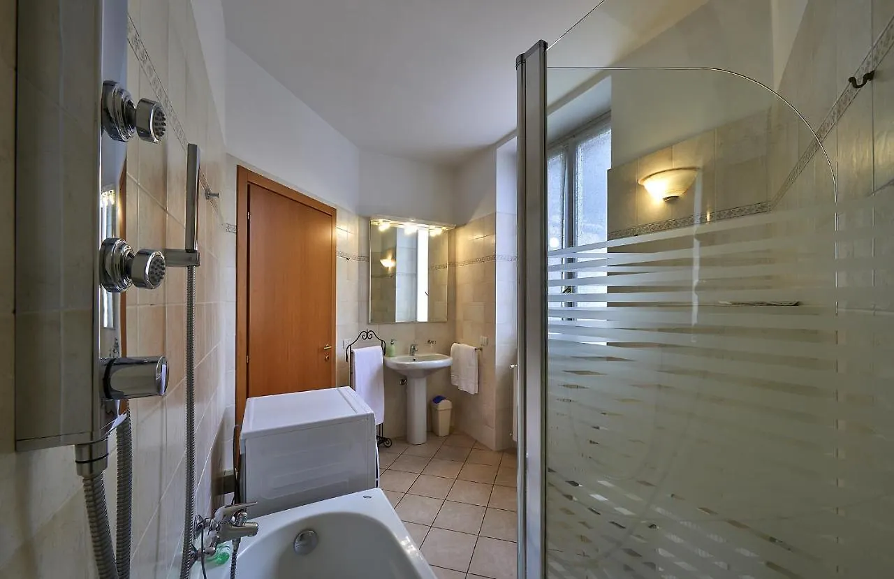 Varenna Perfect Place 2 Suites 0*,