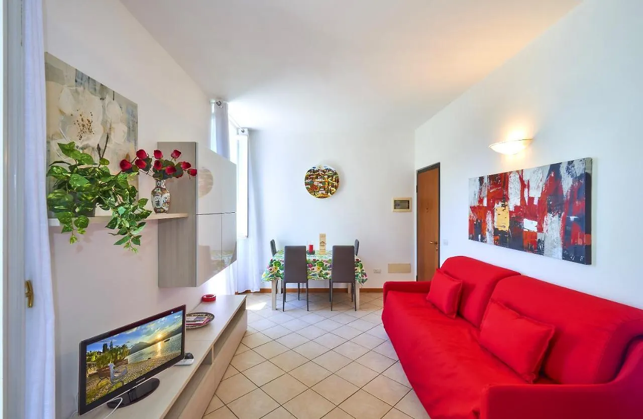 Varenna Perfect Place 2 Suites 0*,